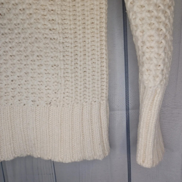 American Eagle Outfitters turtleneck sweater - Picture 8 of 13